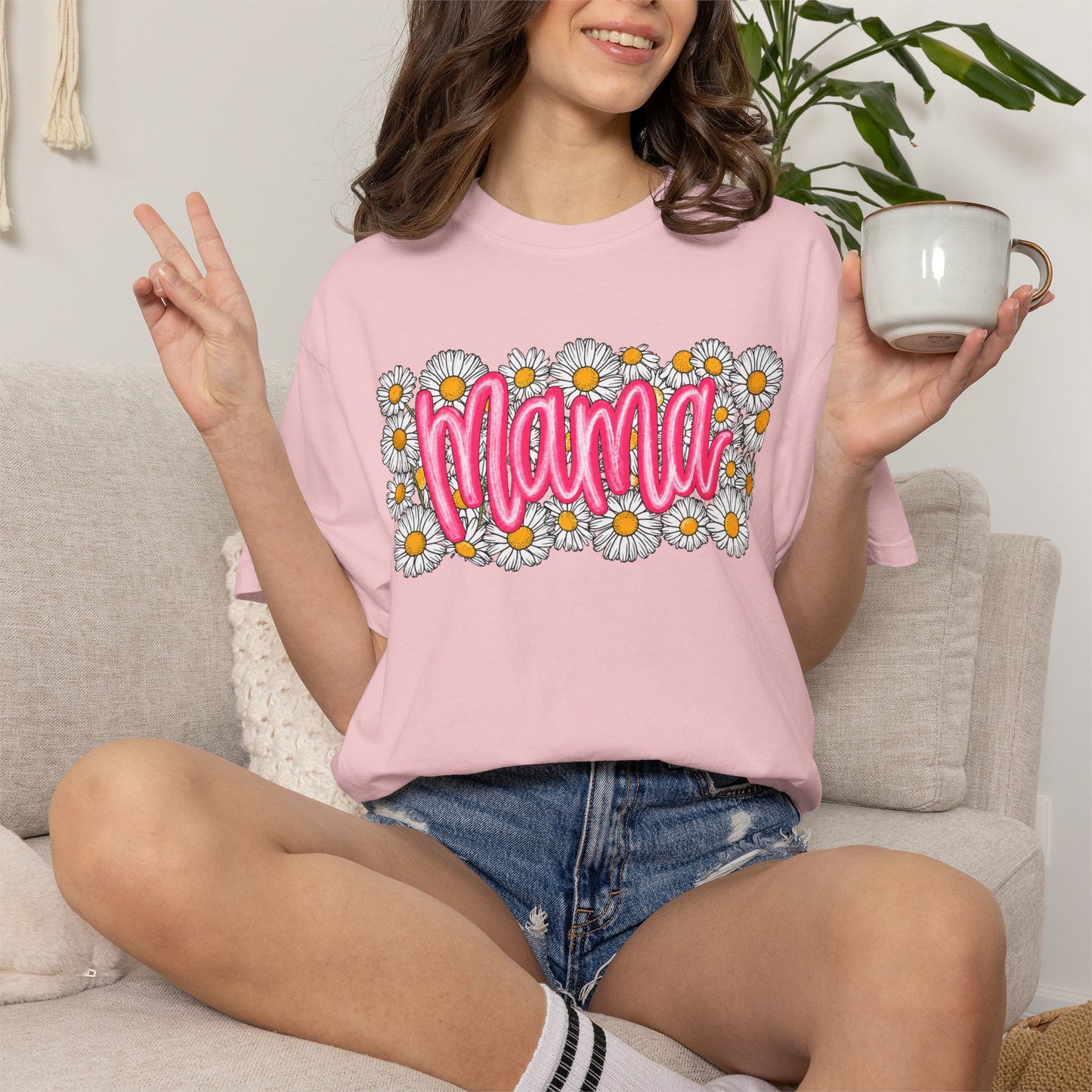 Pink Daisy Mama Shirt • Floral Mama Tee • Spring Mama Graphic Shirt • Cute Feminine Motherhood Outfit