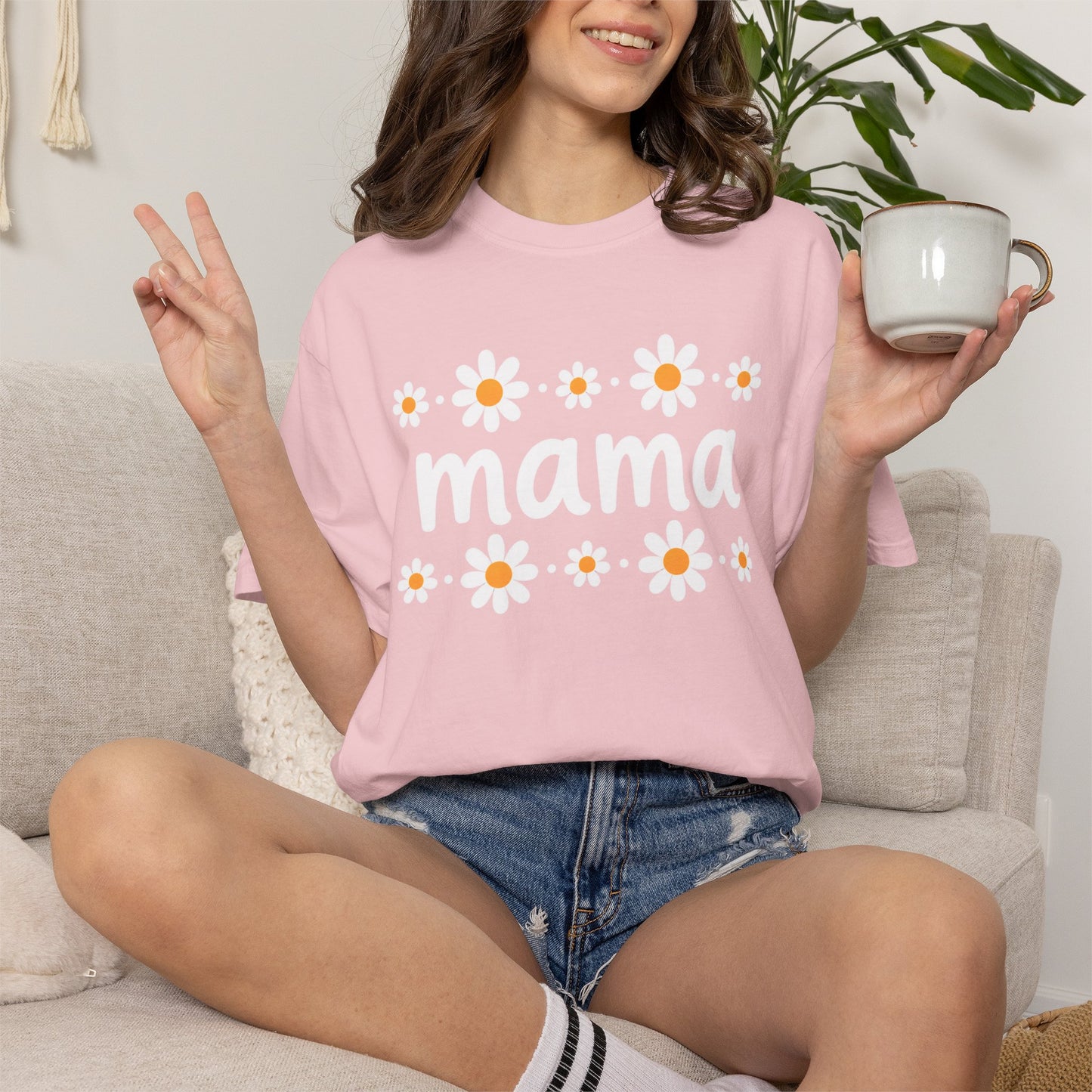 Retro Daisy Mama Tee • Floral Mama Shirt • Spring Boutique Mom Graphic Tee • Mother’s Day Gift Shirt