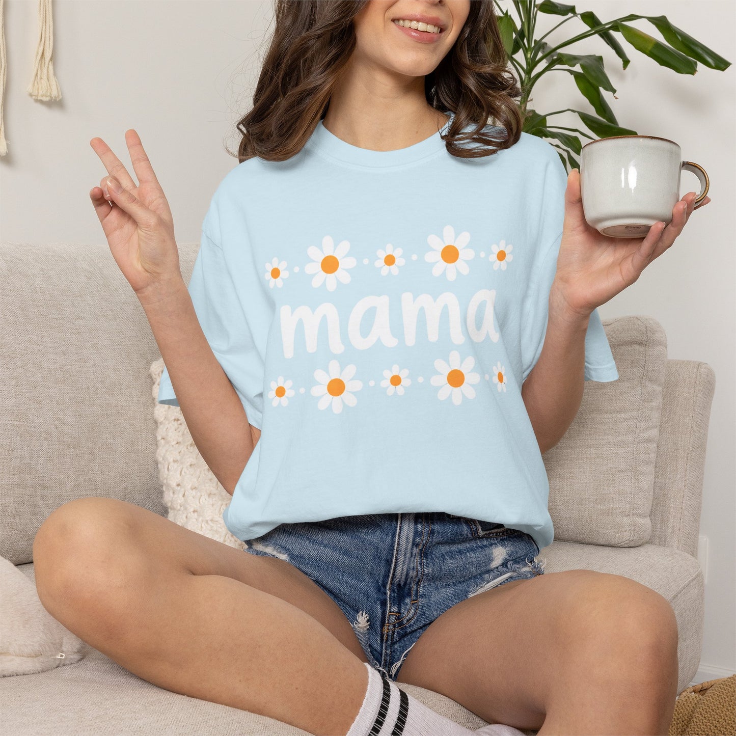 Retro Daisy Mama Tee • Floral Mama Shirt • Spring Boutique Mom Graphic Tee • Mother’s Day Gift Shirt