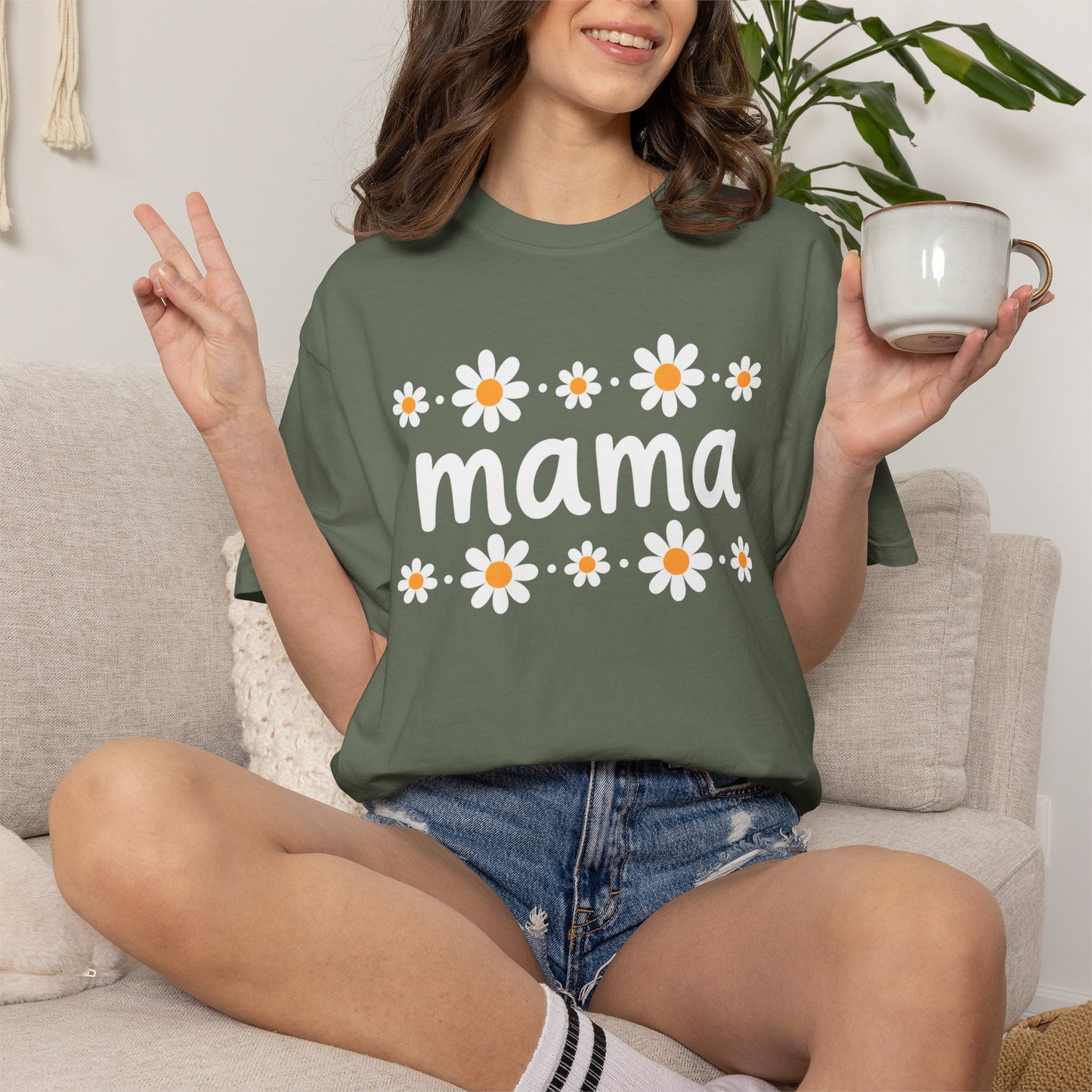 Retro Daisy Mama Tee • Floral Mama Shirt • Spring Boutique Mom Graphic Tee • Mother’s Day Gift Shirt