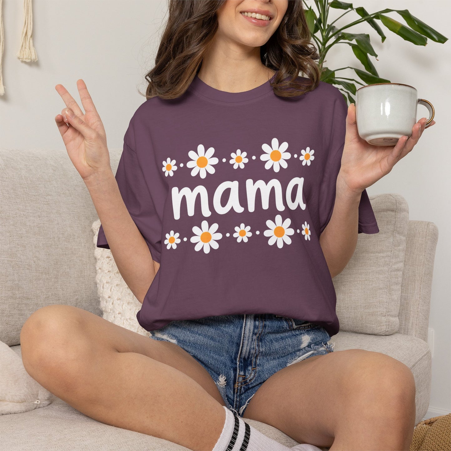 Retro Daisy Mama Tee • Floral Mama Shirt • Spring Boutique Mom Graphic Tee • Mother’s Day Gift Shirt
