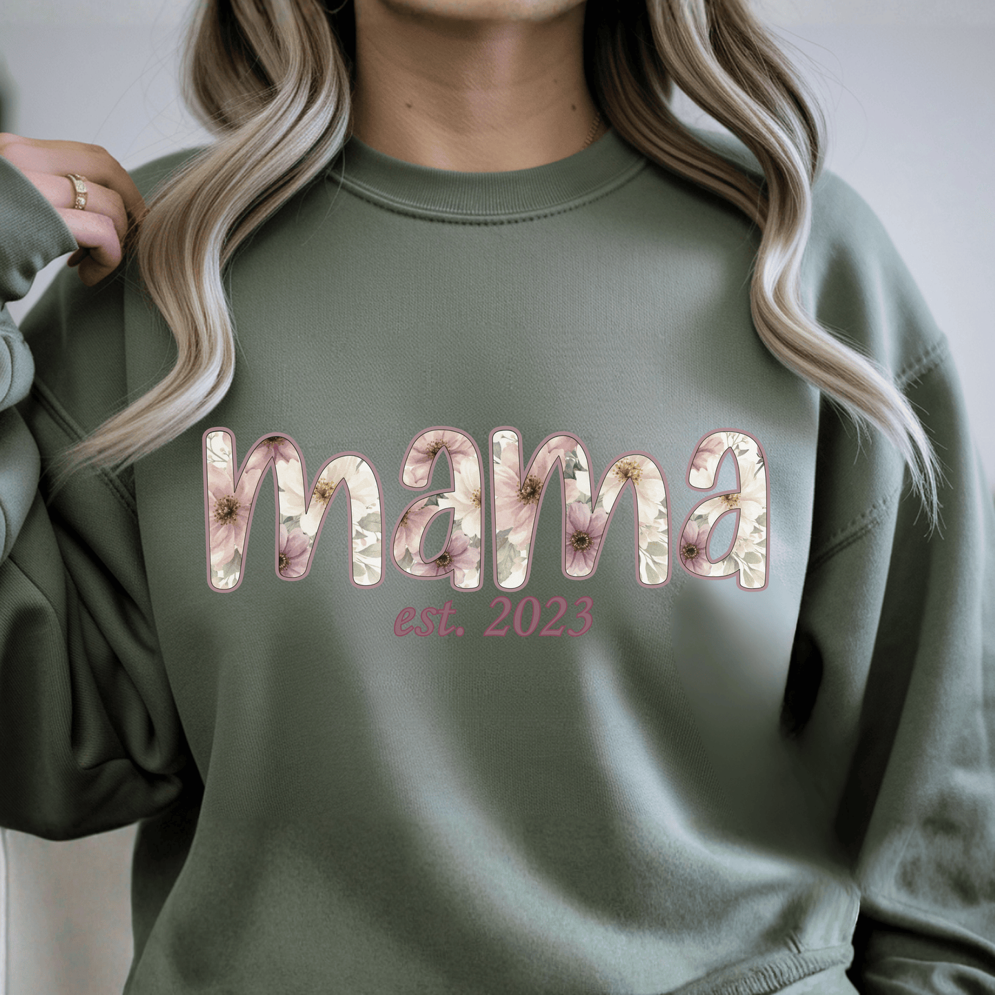 Personalized Mama Sweatshirt • Floral Mama with EST Year • Custom Kids Names Sleeve • Spring Wildflower Mom Crewneck