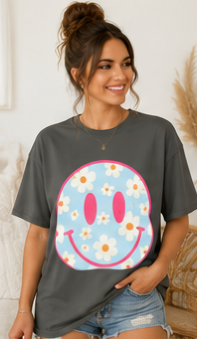 Preppy Smiley Face Shirt • Colorful Summer Graphic Tee • Happy Face Comfort Colors Shirt • Retro Smiley Tee • Cute Beach Shirt • Trendy Women's T-Shirt