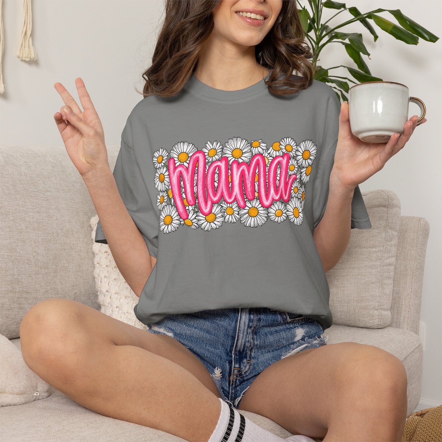 Pink Daisy Mama Shirt • Floral Mama Tee • Spring Mama Graphic Shirt • Cute Feminine Motherhood Outfit