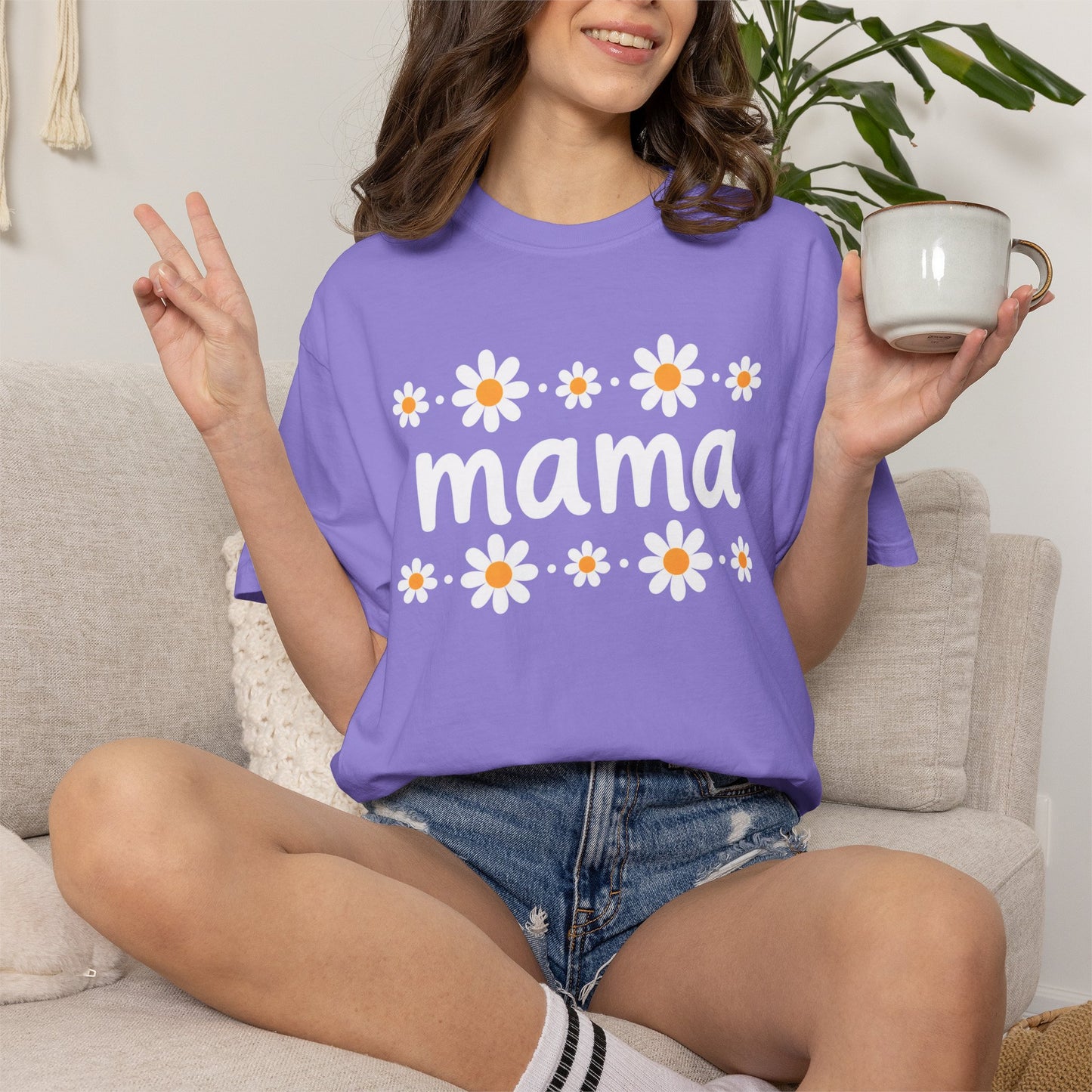 Retro Daisy Mama Tee • Floral Mama Shirt • Spring Boutique Mom Graphic Tee • Mother’s Day Gift Shirt