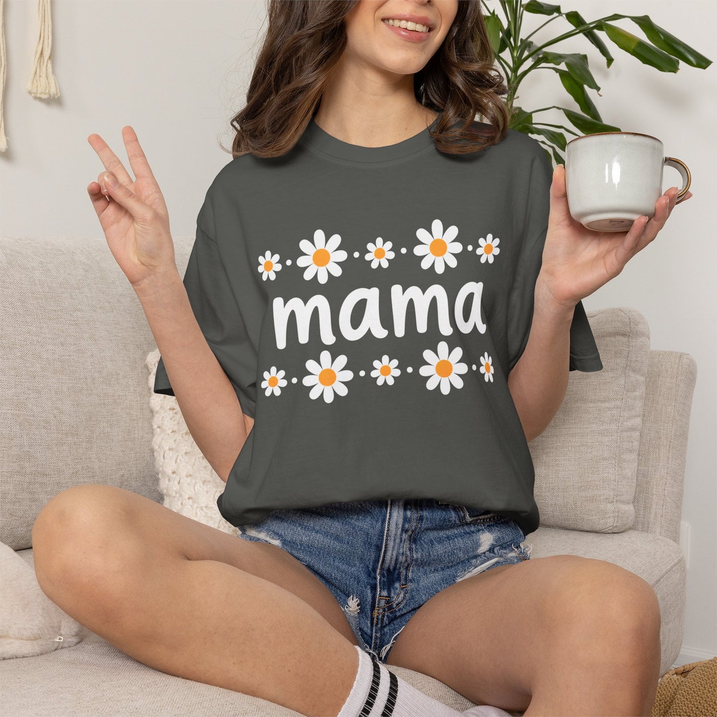 Retro Daisy Mama Tee • Floral Mama Shirt • Spring Boutique Mom Graphic Tee • Mother’s Day Gift Shirt